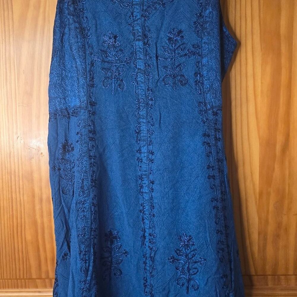Adorable Blue embroidery dress with so much attention to detail! - Picture 1 of 6